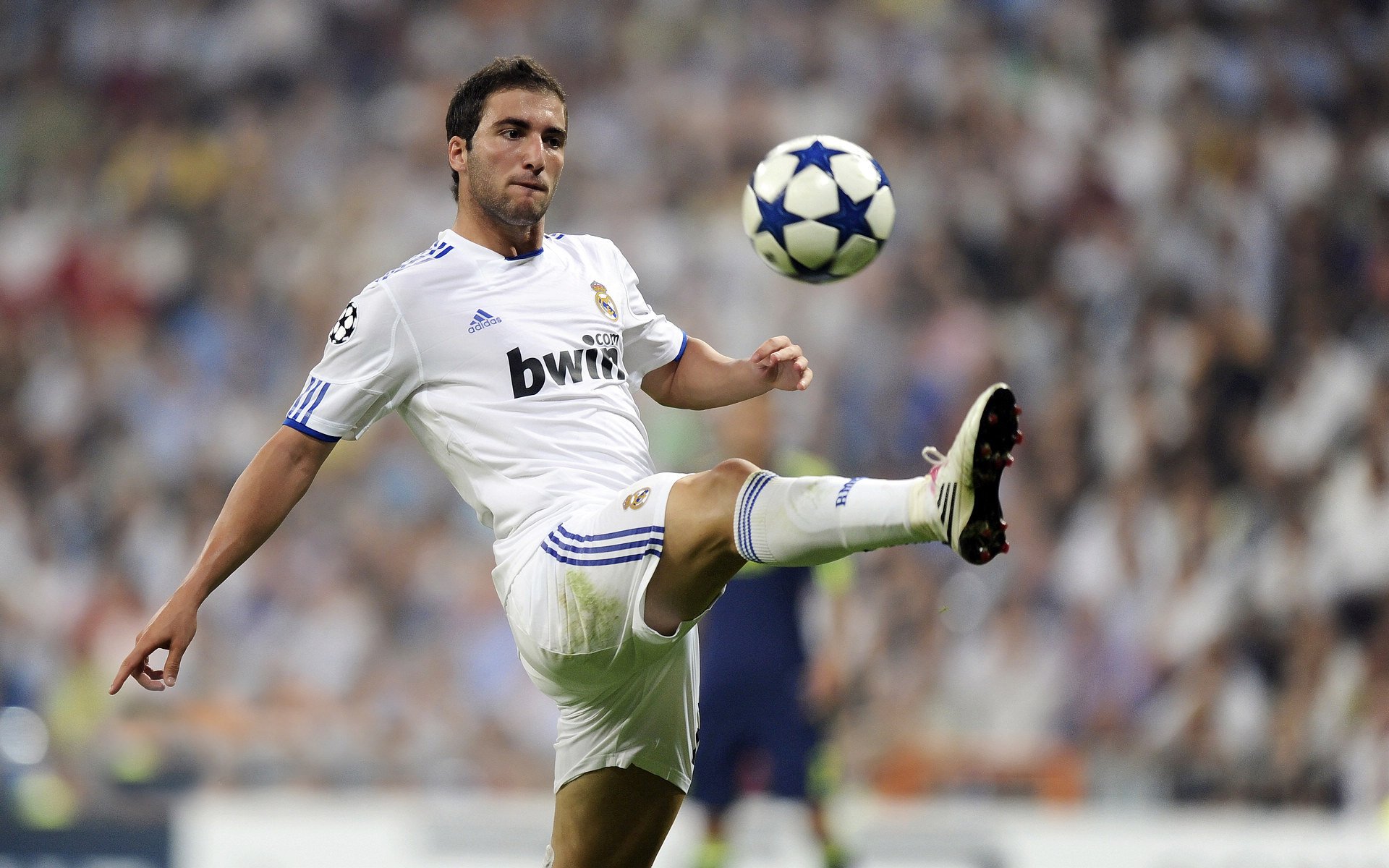 内维尔怒批曼联7400万新援!空门不进太拉胯,莱因克尔替他求情,内维尔wwe