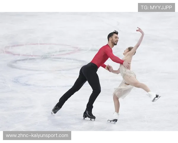 冰上舞蹈组合跌倒后完美补救，评委集体鼓掌